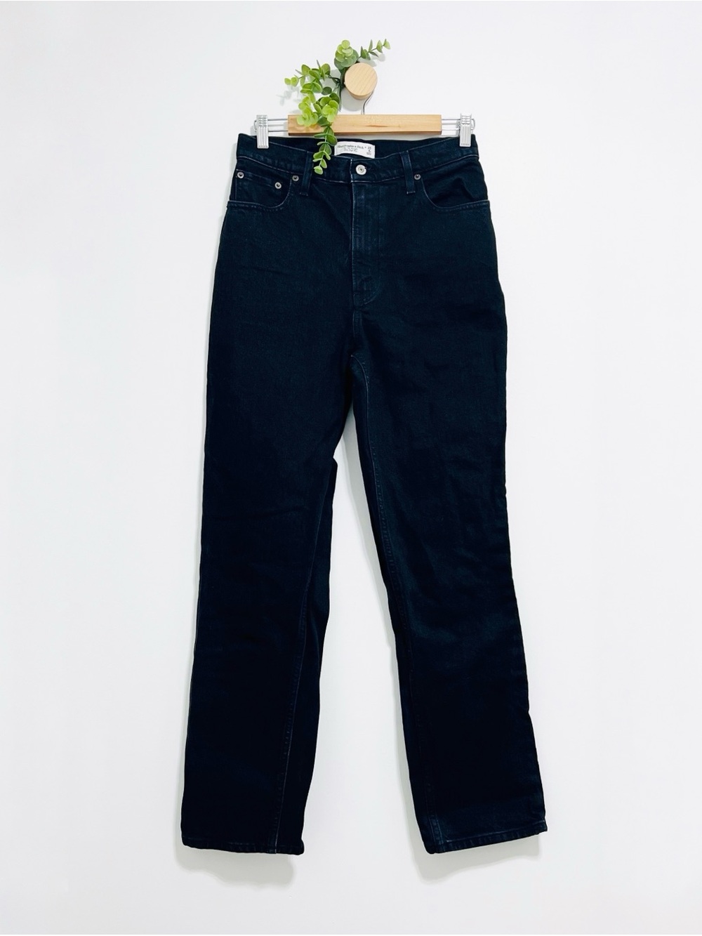 Abercrombie Curve Love The ‘90s Straight Ultra High Rise Black Jeans